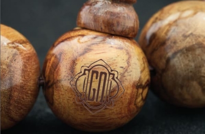 Vòng tay gỗ khắc logo và tên doanh nghiệp - món quà tặng ý nghĩa cho khách hàng và đối tác.
